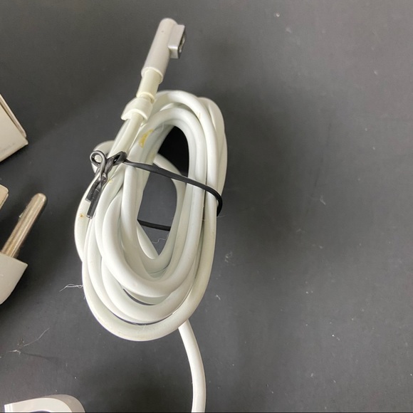 60w MagSafe Power Adapter Genuine Apple - Picture 5 of 11